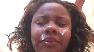 Хар Бразил охин авдаг булэг дээр түүний нүүрэн дээр шулуун гэдсээр бэлгийн харьцаанд орох нь том дик